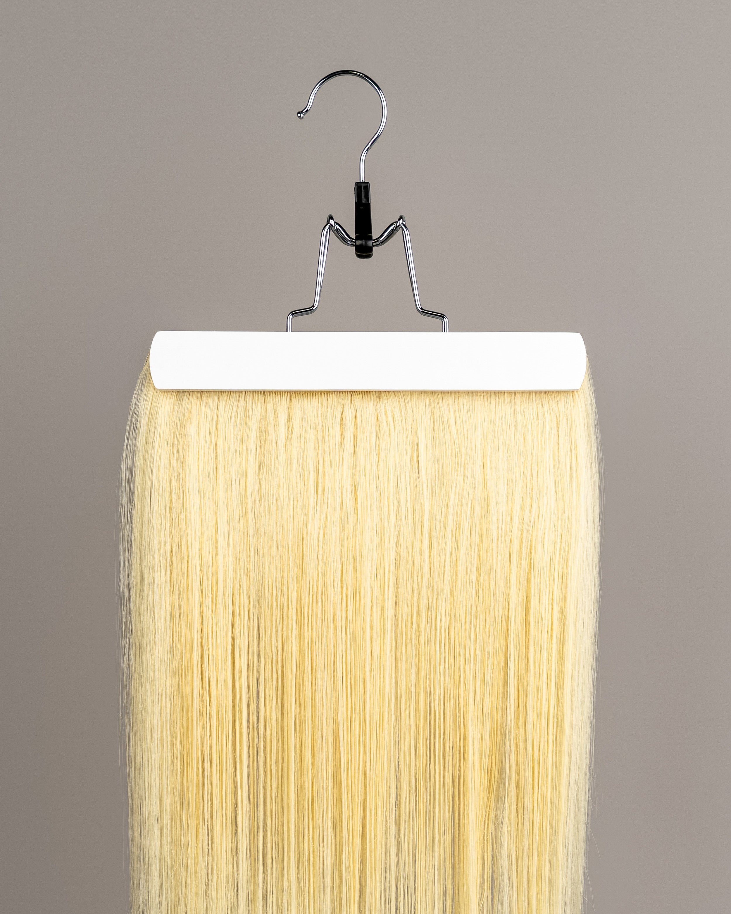 Diamond Hair Extension Carrier Bag with Hanger – Pink Storage Case with Wooden Hanger for Extensions & Wigs
