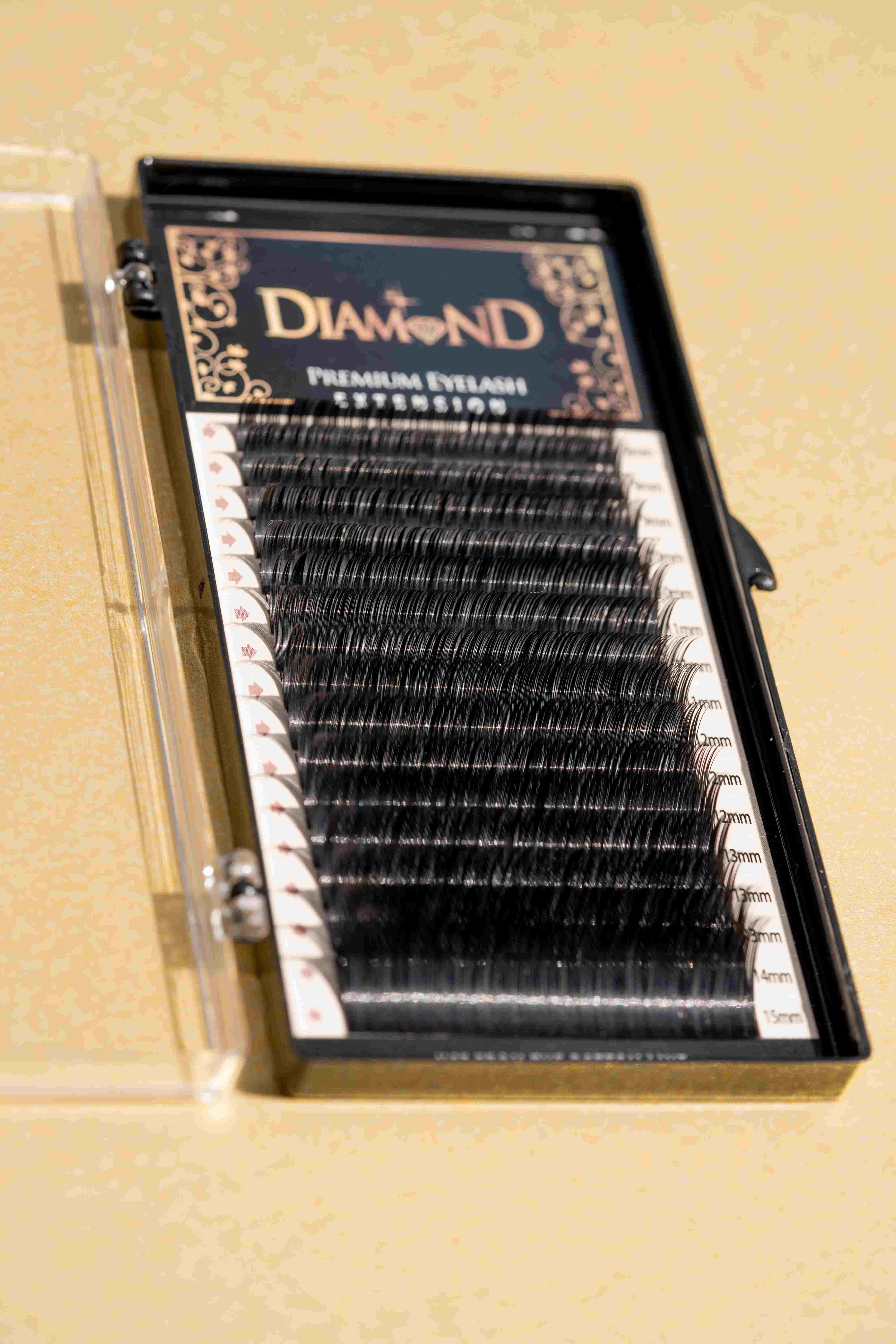 CLASSIC EYELASH EXTENSIONS MIXED LENGTHS Close up angle low- Diamond from Morado Hair