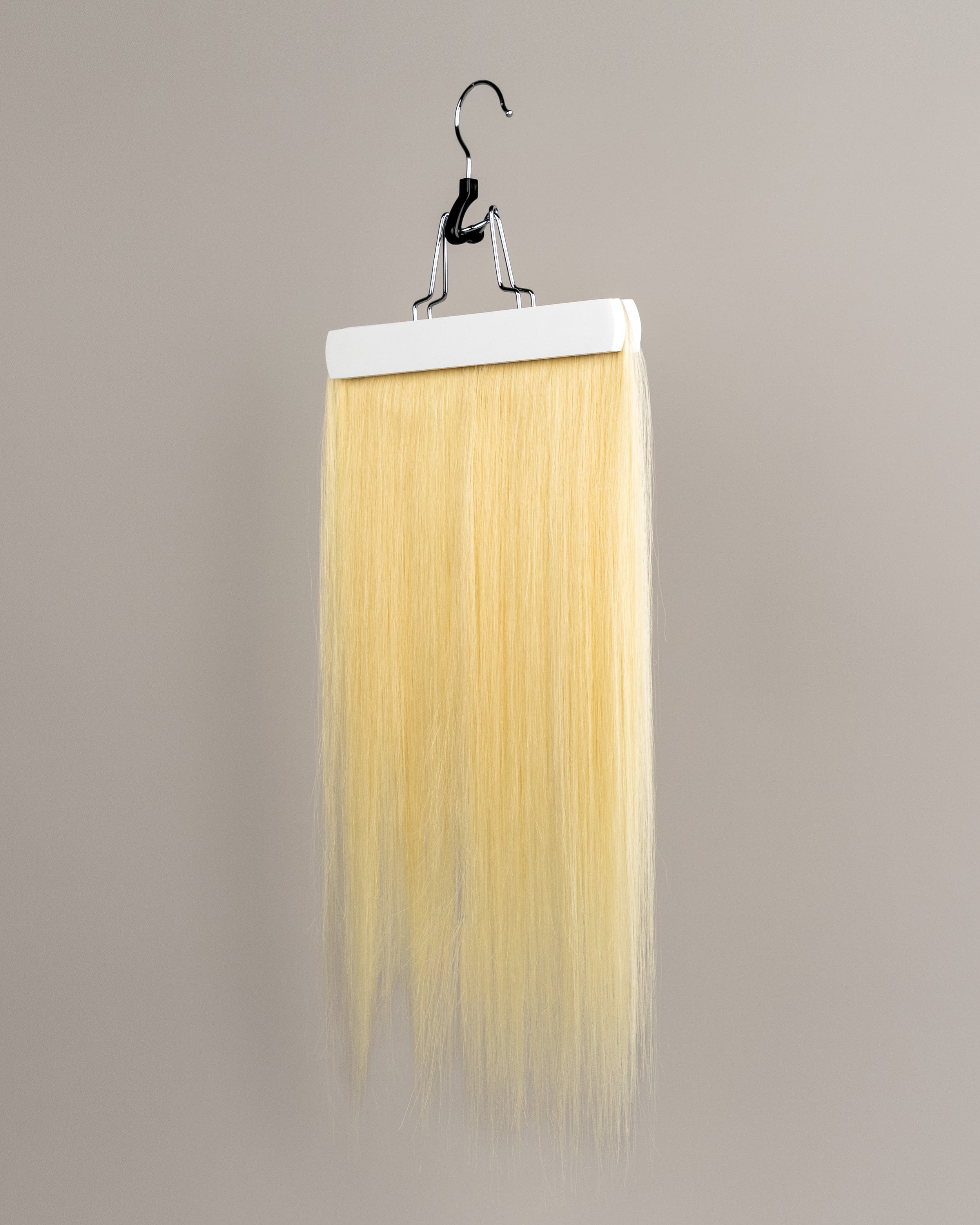 Diamond Hair Extension Carrier Bag with Hanger – Pink Storage Case with Wooden Hanger for Extensions & Wigs