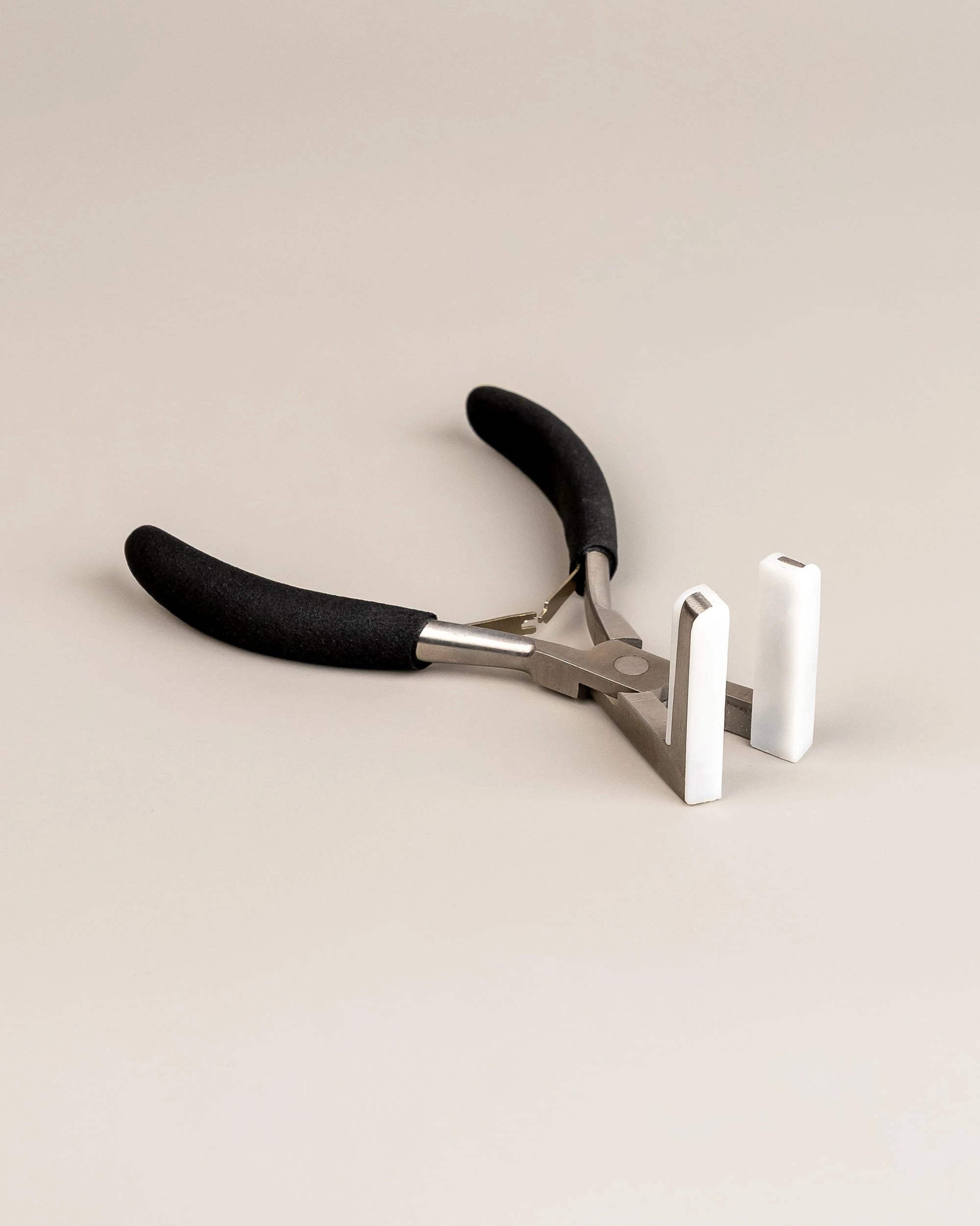 Tape-In Extension Pliers – Rubber Handle Grip, Stainless Steel Tool for Applying & Securing Tape-In Hair Extensions